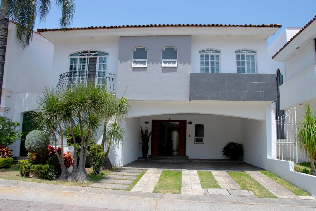 Casa Avenida Paseo Royal Country, 5598, Royal Country, Zapopan.